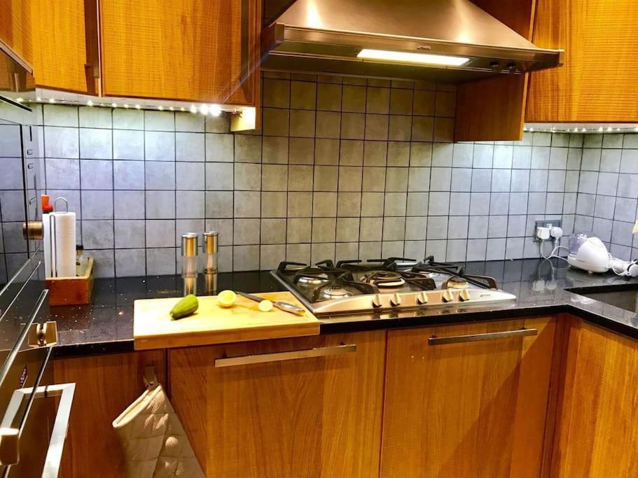 Stunning 2 Bed/2Bath Flat In Heart Of Kensington Apartment Londra Exterior foto