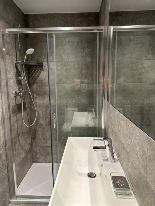 Stunning 2 Bed/2Bath Flat In Heart Of Kensington Apartment Londra Exterior foto